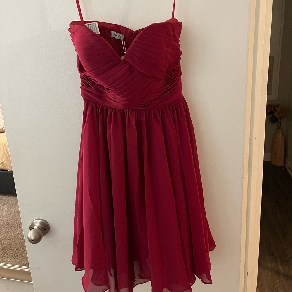 BRAND NEW RED STRAPLESS DRESS